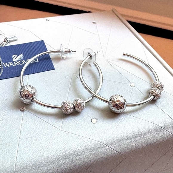 ✨ Stunning Timeless Vintage Swarovski Large Silver and Pave Crystal Hoop Earring - Picture 1 of 14